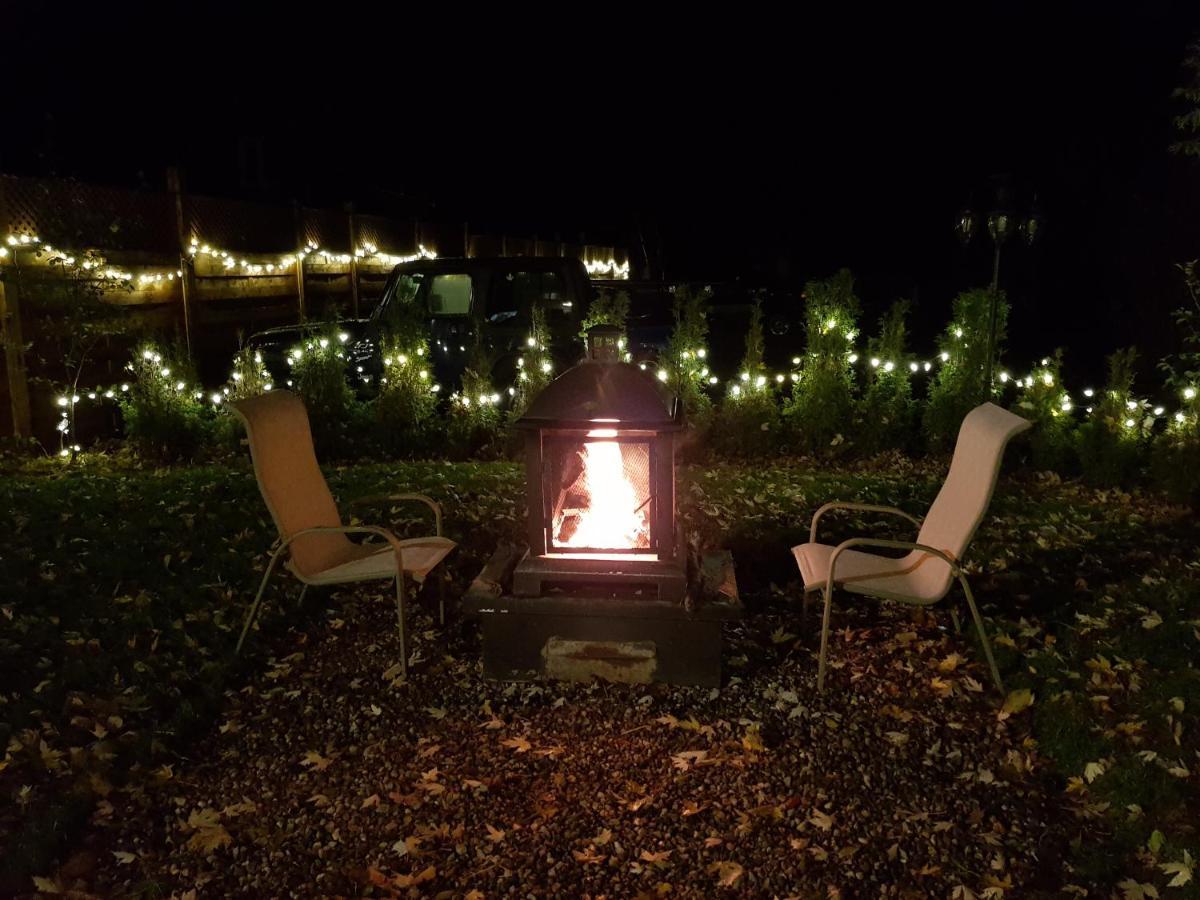 Kokomo Inn Bed And Breakfast Ottawa-Gatineau'S Only Tropical Riverfront B&B On The National Capital Cycling Pathway Route Verte #1 - For Adults Only - Chambre D'Hotes Tropical Aux Berges Des Outaouais Bnb #17542O 외부 사진