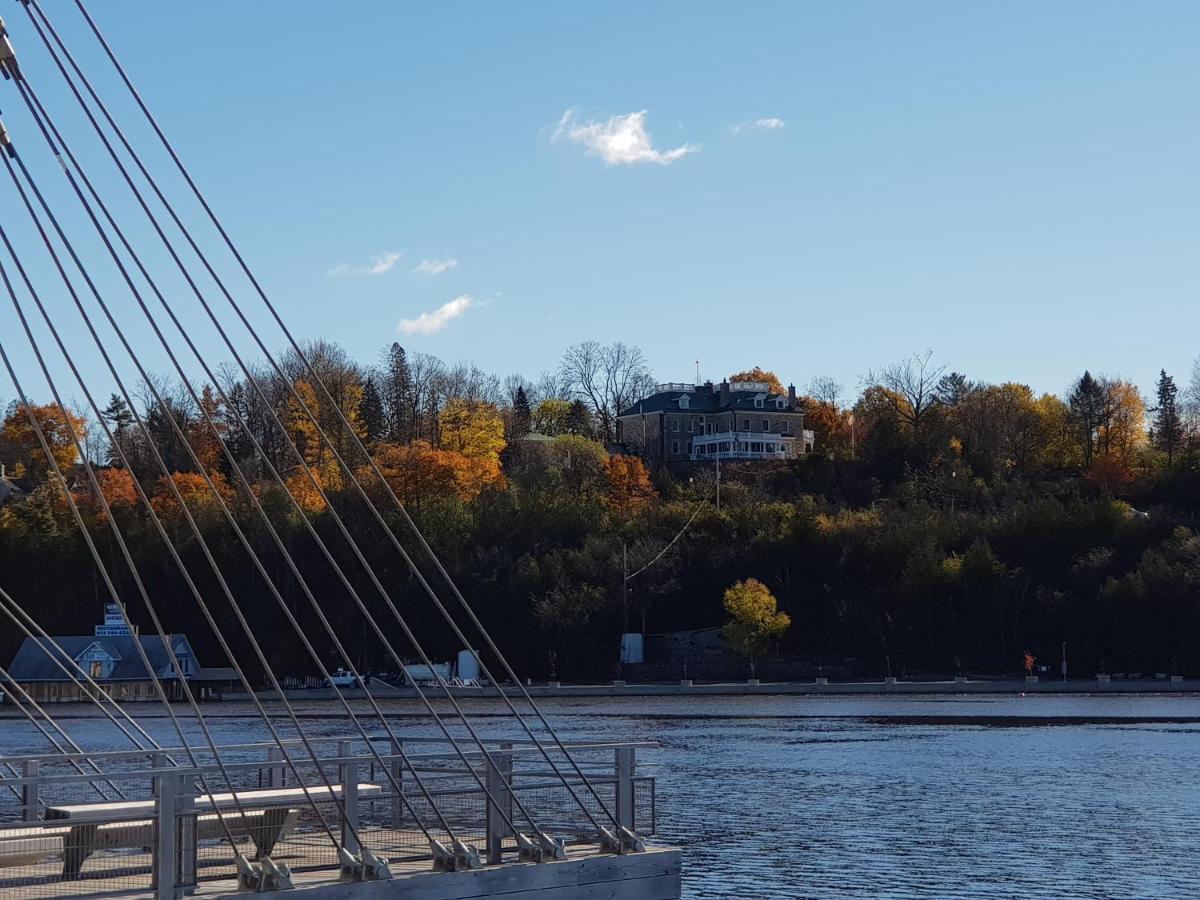 Kokomo Inn Bed And Breakfast Ottawa-Gatineau'S Only Tropical Riverfront B&B On The National Capital Cycling Pathway Route Verte #1 - For Adults Only - Chambre D'Hotes Tropical Aux Berges Des Outaouais Bnb #17542O 외부 사진