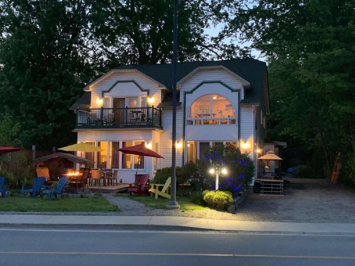 Kokomo Inn Bed And Breakfast Ottawa-Gatineau'S Only Tropical Riverfront B&B On The National Capital Cycling Pathway Route Verte #1 - For Adults Only - Chambre D'Hotes Tropical Aux Berges Des Outaouais Bnb #17542O 외부 사진