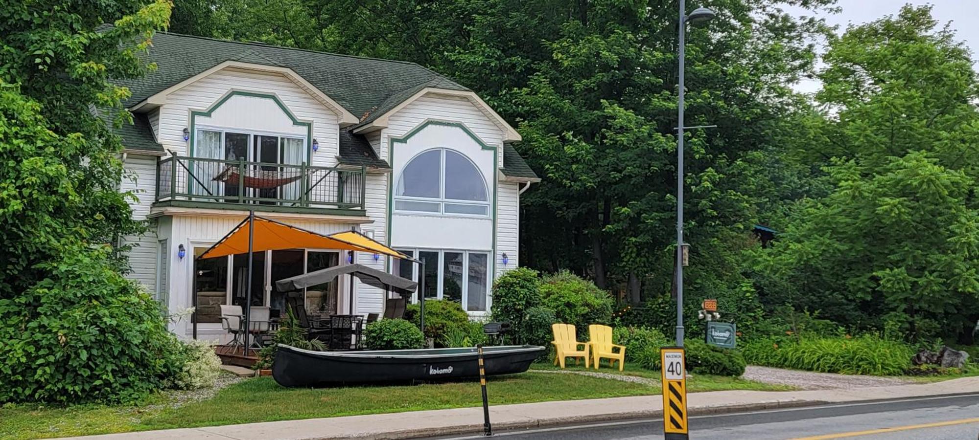 Kokomo Inn Bed And Breakfast Ottawa-Gatineau'S Only Tropical Riverfront B&B On The National Capital Cycling Pathway Route Verte #1 - For Adults Only - Chambre D'Hotes Tropical Aux Berges Des Outaouais Bnb #17542O 외부 사진