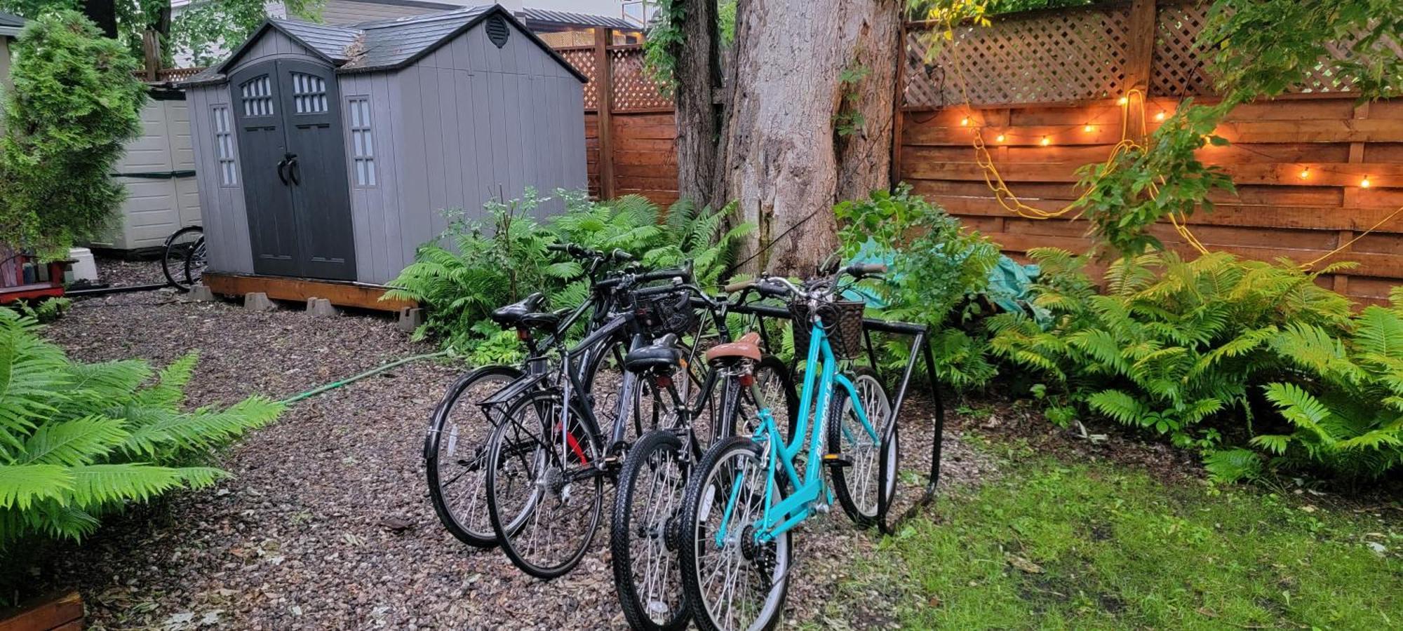 Kokomo Inn Bed And Breakfast Ottawa-Gatineau'S Only Tropical Riverfront B&B On The National Capital Cycling Pathway Route Verte #1 - For Adults Only - Chambre D'Hotes Tropical Aux Berges Des Outaouais Bnb #17542O 외부 사진