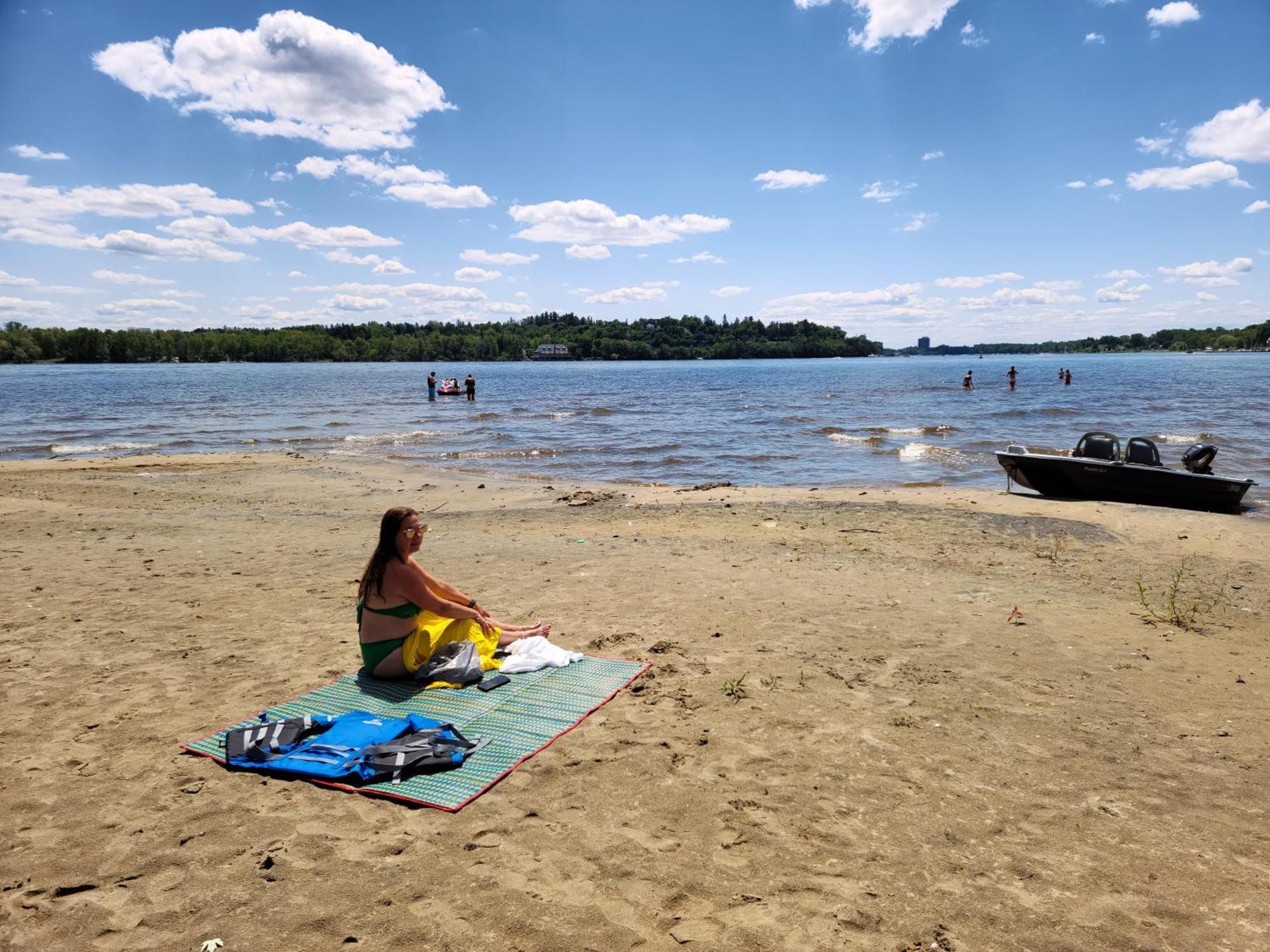 Kokomo Inn Bed And Breakfast Ottawa-Gatineau'S Only Tropical Riverfront B&B On The National Capital Cycling Pathway Route Verte #1 - For Adults Only - Chambre D'Hotes Tropical Aux Berges Des Outaouais Bnb #17542O 외부 사진