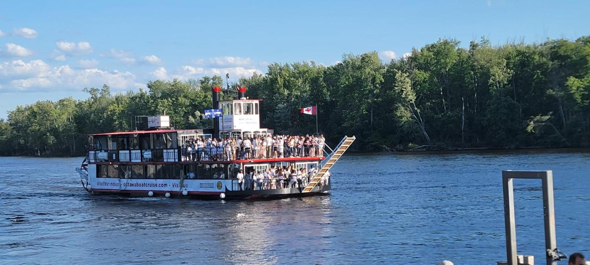 Kokomo Inn Bed And Breakfast Ottawa-Gatineau'S Only Tropical Riverfront B&B On The National Capital Cycling Pathway Route Verte #1 - For Adults Only - Chambre D'Hotes Tropical Aux Berges Des Outaouais Bnb #17542O 외부 사진