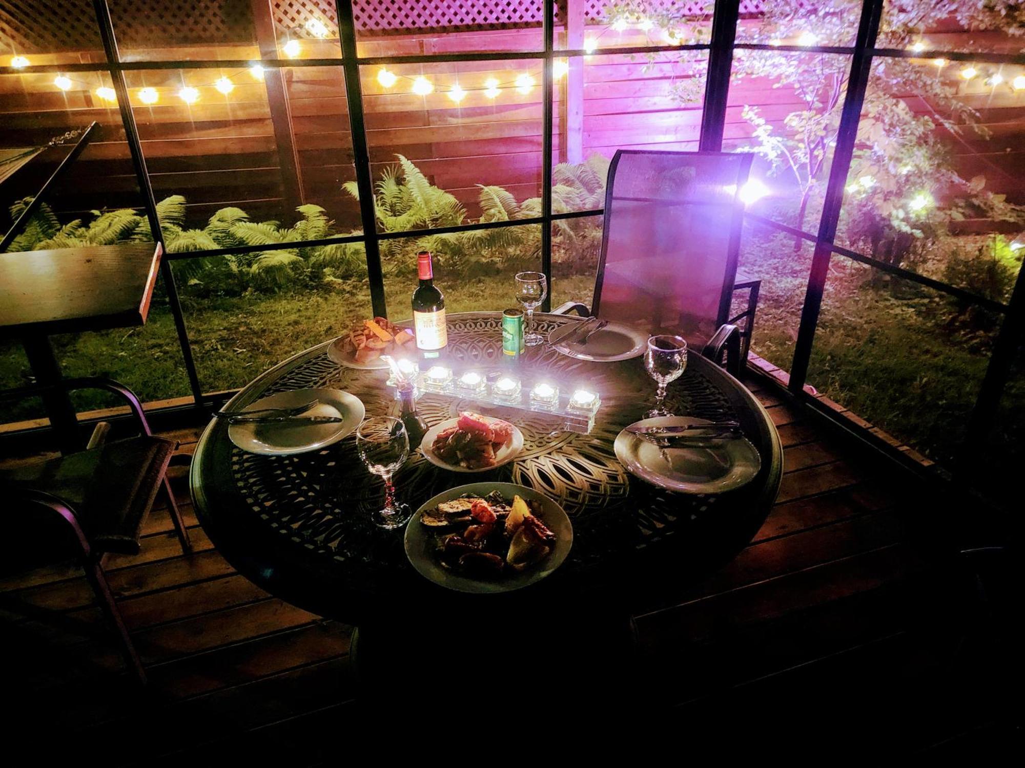 Kokomo Inn Bed And Breakfast Ottawa-Gatineau'S Only Tropical Riverfront B&B On The National Capital Cycling Pathway Route Verte #1 - For Adults Only - Chambre D'Hotes Tropical Aux Berges Des Outaouais Bnb #17542O 외부 사진
