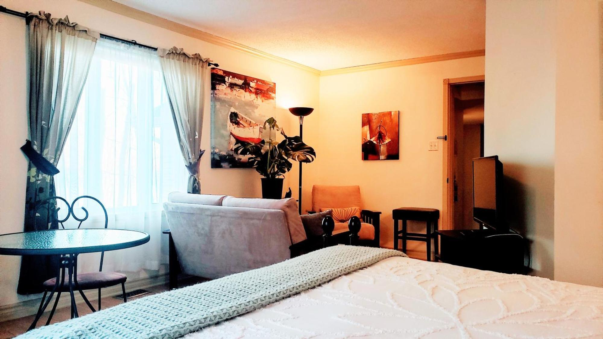 Kokomo Inn Bed And Breakfast Ottawa-Gatineau'S Only Tropical Riverfront B&B On The National Capital Cycling Pathway Route Verte #1 - For Adults Only - Chambre D'Hotes Tropical Aux Berges Des Outaouais Bnb #17542O 외부 사진
