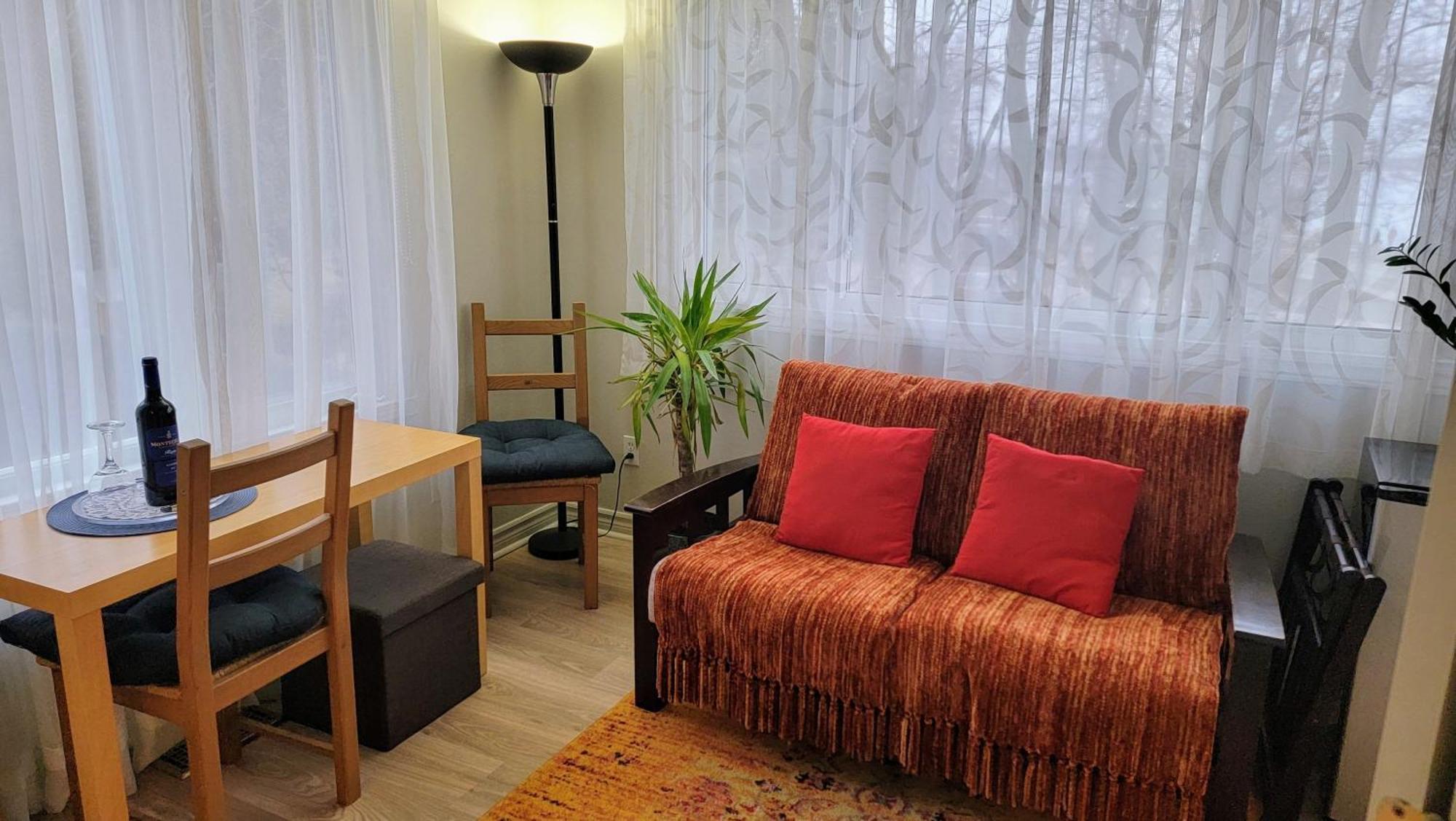 Kokomo Inn Bed And Breakfast Ottawa-Gatineau'S Only Tropical Riverfront B&B On The National Capital Cycling Pathway Route Verte #1 - For Adults Only - Chambre D'Hotes Tropical Aux Berges Des Outaouais Bnb #17542O 객실 사진