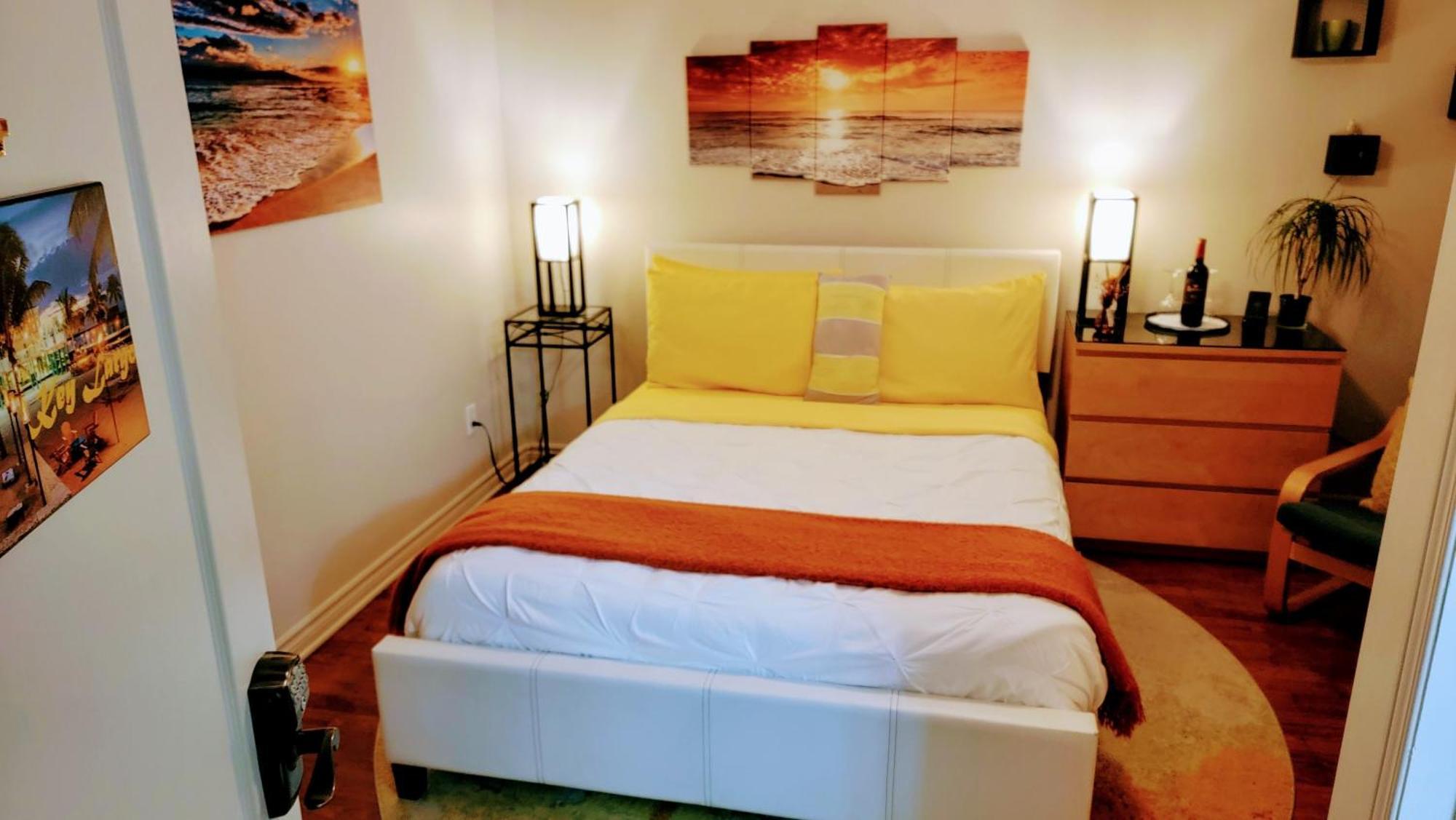 Kokomo Inn Bed And Breakfast Ottawa-Gatineau'S Only Tropical Riverfront B&B On The National Capital Cycling Pathway Route Verte #1 - For Adults Only - Chambre D'Hotes Tropical Aux Berges Des Outaouais Bnb #17542O 객실 사진