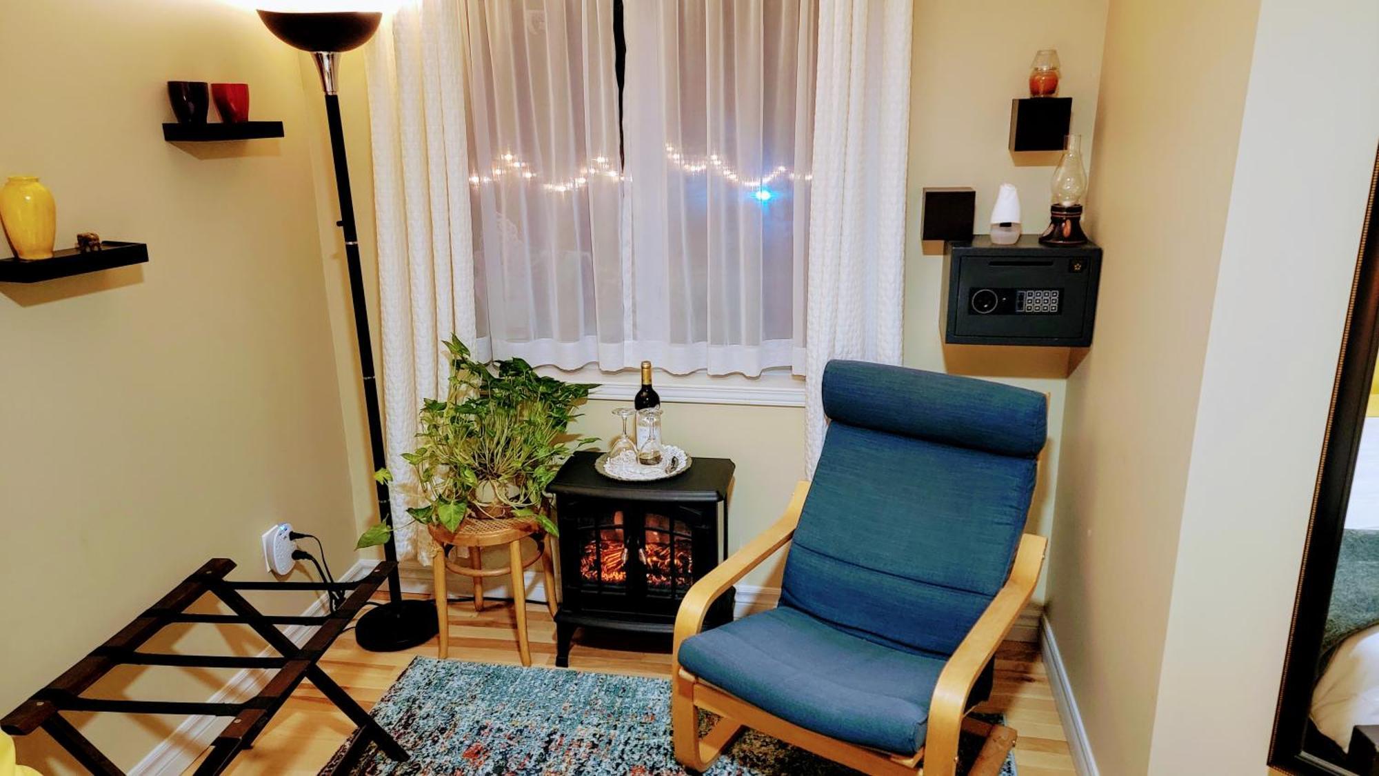 Kokomo Inn Bed And Breakfast Ottawa-Gatineau'S Only Tropical Riverfront B&B On The National Capital Cycling Pathway Route Verte #1 - For Adults Only - Chambre D'Hotes Tropical Aux Berges Des Outaouais Bnb #17542O 객실 사진