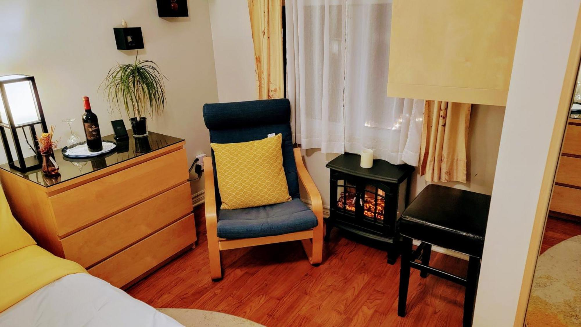 Kokomo Inn Bed And Breakfast Ottawa-Gatineau'S Only Tropical Riverfront B&B On The National Capital Cycling Pathway Route Verte #1 - For Adults Only - Chambre D'Hotes Tropical Aux Berges Des Outaouais Bnb #17542O 객실 사진
